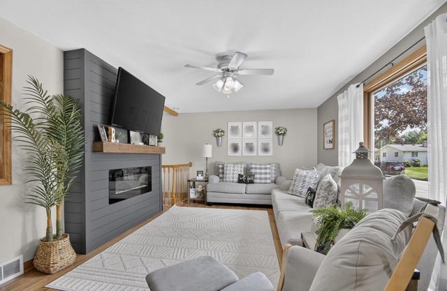 744 Shoreland DRIVE, Racine, WI 53402