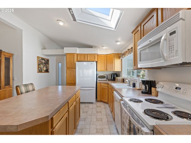 275 LITTLEBROOK Ln, Roseburg, OR 97471