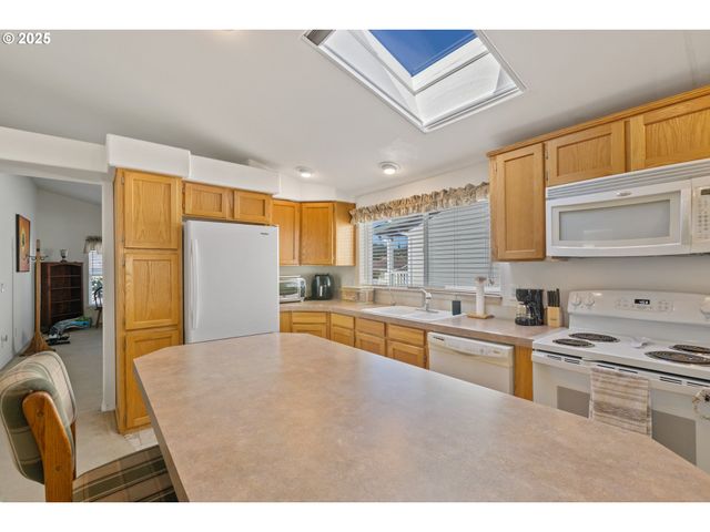 275 LITTLEBROOK Ln, Roseburg, OR 97471