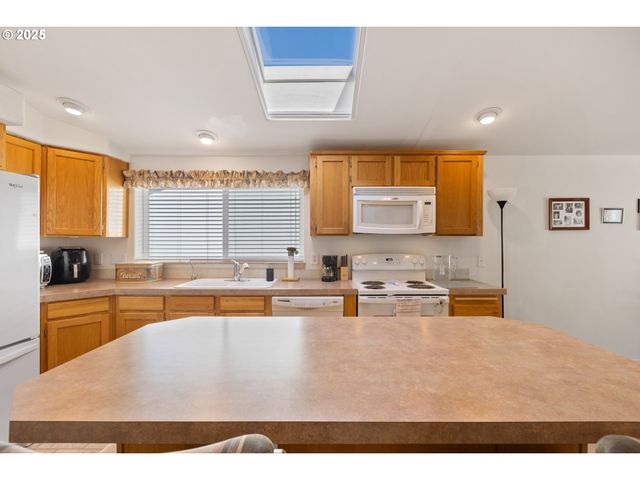 275 LITTLEBROOK Ln, Roseburg, OR 97471