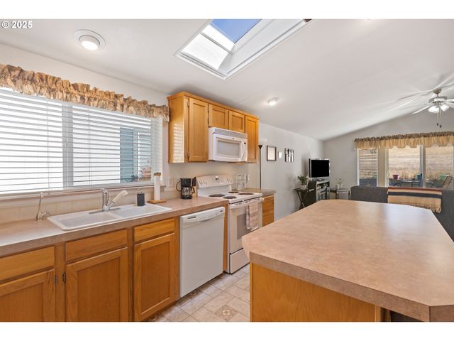 275 LITTLEBROOK Ln, Roseburg, OR 97471