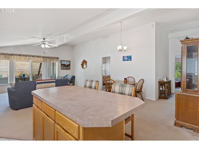 275 LITTLEBROOK Ln, Roseburg, OR 97471