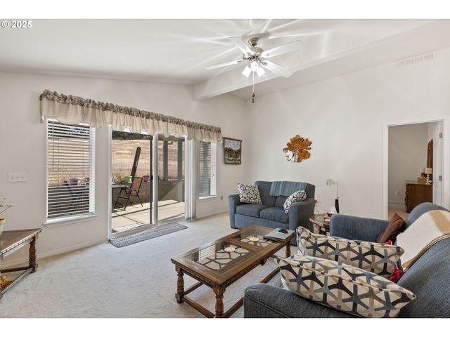 275 LITTLEBROOK Ln, Roseburg, OR 97471