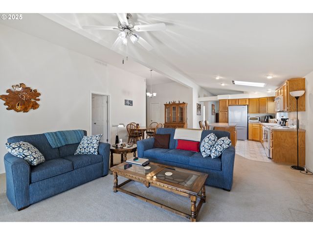 275 LITTLEBROOK Ln, Roseburg, OR 97471