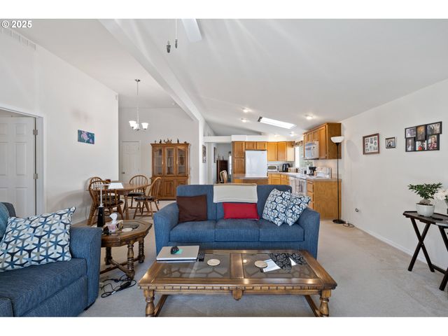 275 LITTLEBROOK Ln, Roseburg, OR 97471