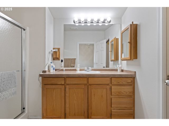 275 LITTLEBROOK Ln, Roseburg, OR 97471