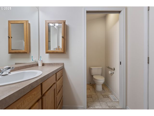 275 LITTLEBROOK Ln, Roseburg, OR 97471