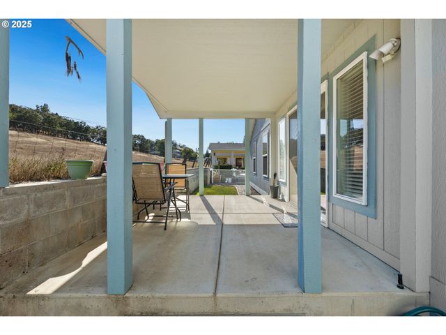 275 LITTLEBROOK Ln, Roseburg, OR 97471