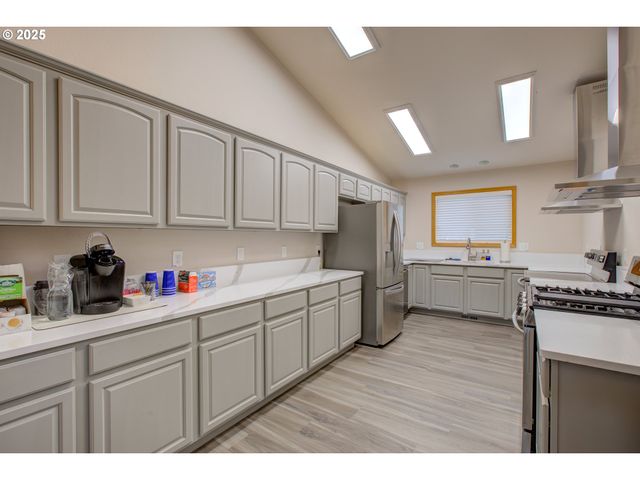 275 LITTLEBROOK Ln, Roseburg, OR 97471