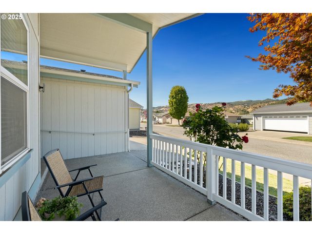 275 LITTLEBROOK Ln, Roseburg, OR 97471