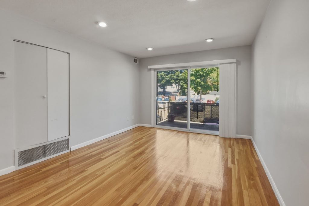 800 Hyde Park Ave A15, Boston, MA 02136