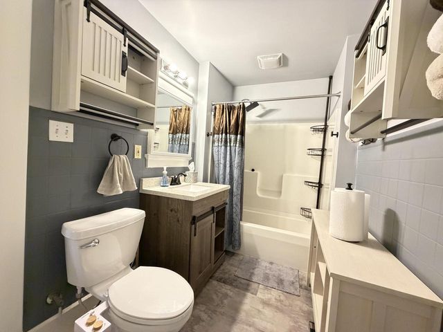 3824 Lindermann AVENUE, Racine, WI 53405