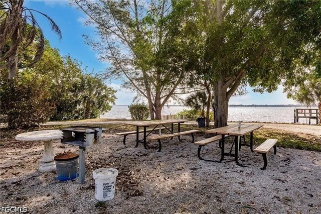 5524 Sir Walter WAY, North Fort Myers, FL 33917