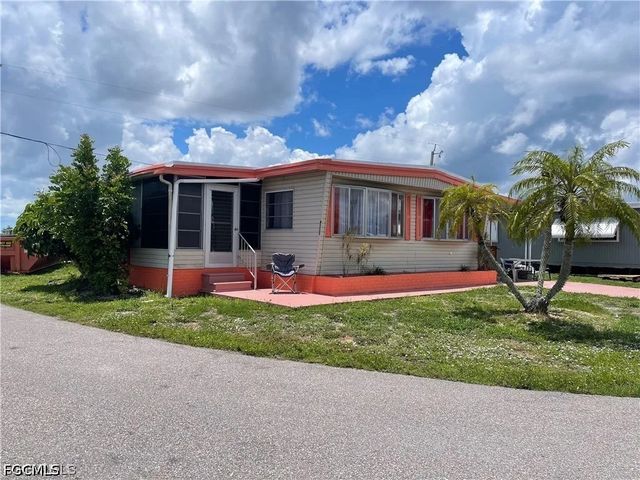 5524 Sir Walter WAY, North Fort Myers, FL 33917
