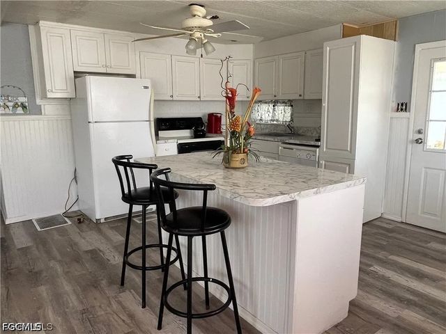 5524 Sir Walter WAY, North Fort Myers, FL 33917