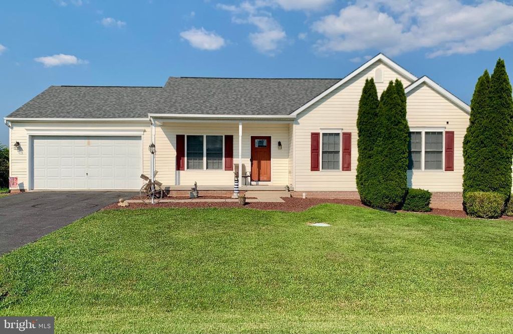 15926 HOSTA DR, Hagerstown, MD 21740