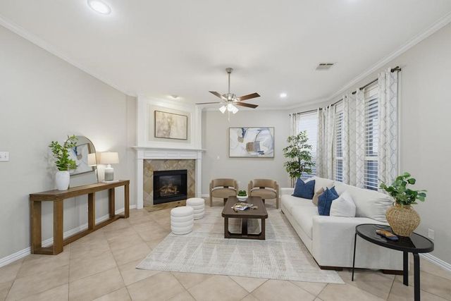 1906 Fountain Wood Drive, Euless, TX 76039