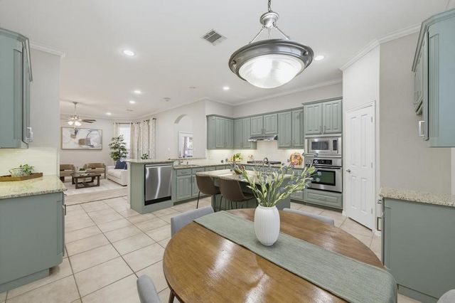 1906 Fountain Wood Drive, Euless, TX 76039