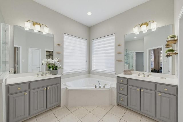 1906 Fountain Wood Drive, Euless, TX 76039