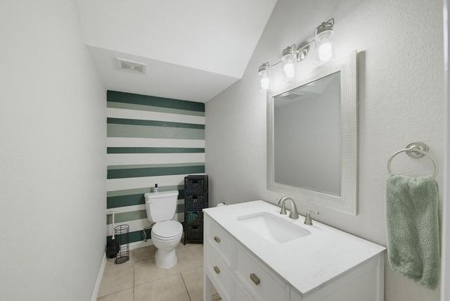 1906 Fountain Wood Drive, Euless, TX 76039