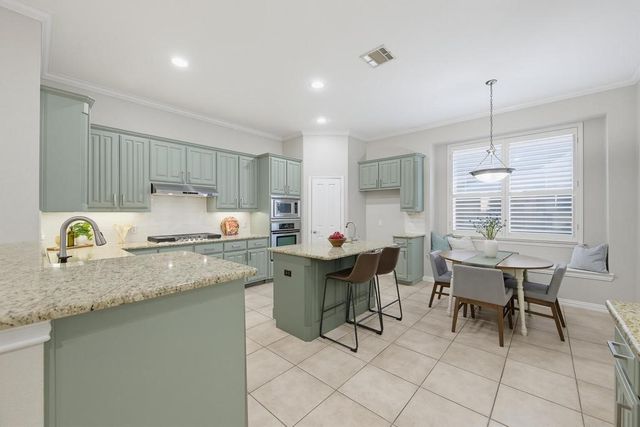 1906 Fountain Wood Drive, Euless, TX 76039