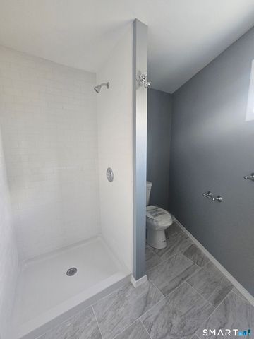 80 Pearl Harbor Circle, Bridgeport, CT 06610