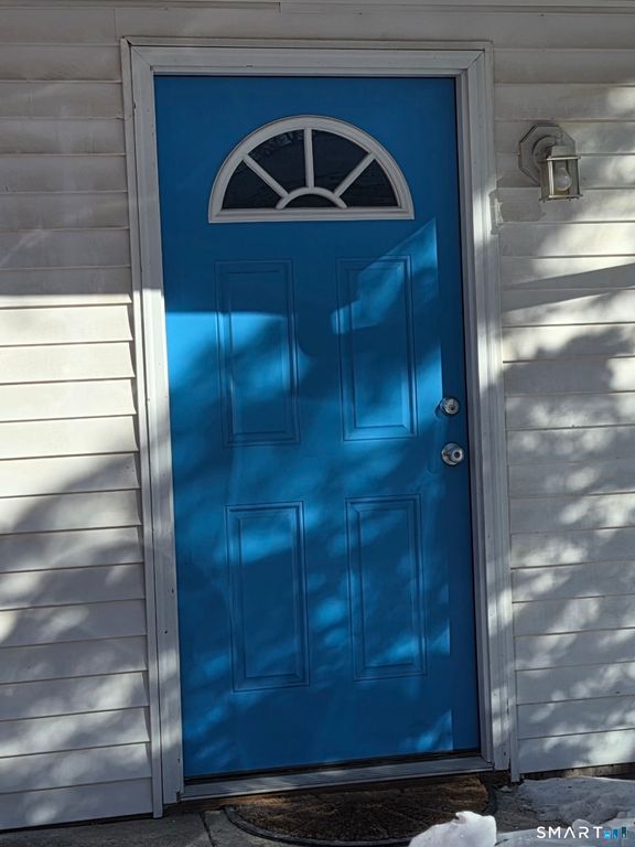 80 Pearl Harbor Circle, Bridgeport, CT 06610