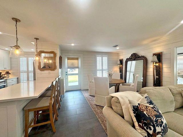 422 Barclay Avenue, Fairhope, AL 36532