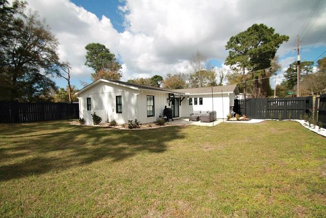 422 Barclay Avenue, Fairhope, AL 36532