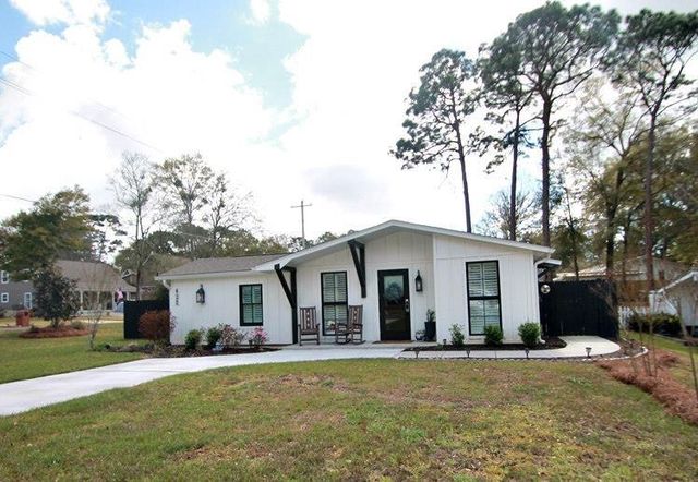 422 Barclay Avenue, Fairhope, AL 36532