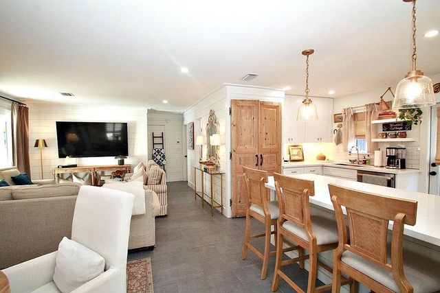 422 Barclay Avenue, Fairhope, AL 36532