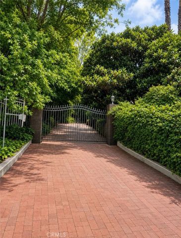 18048 Karen, Encino, CA 91316