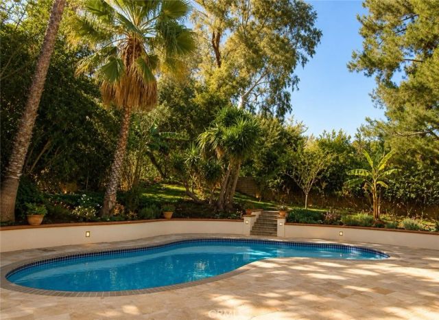 18048 Karen, Encino, CA 91316