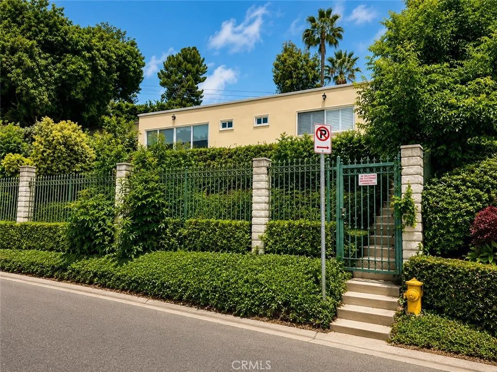 18048 Karen, Encino, CA 91316