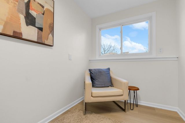 426 S Cedarcrest Drive, Schaumburg, IL 60193