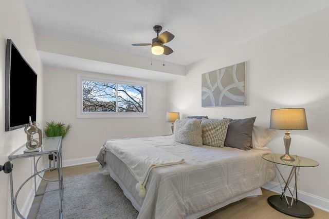 426 S Cedarcrest Drive, Schaumburg, IL 60193