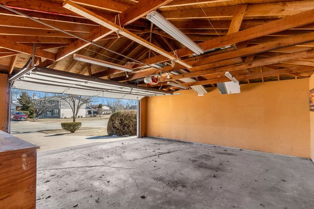 426 S Cedarcrest Drive, Schaumburg, IL 60193