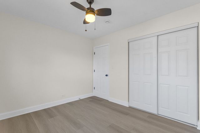 426 S Cedarcrest Drive, Schaumburg, IL 60193