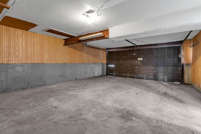 426 S Cedarcrest Drive, Schaumburg, IL 60193