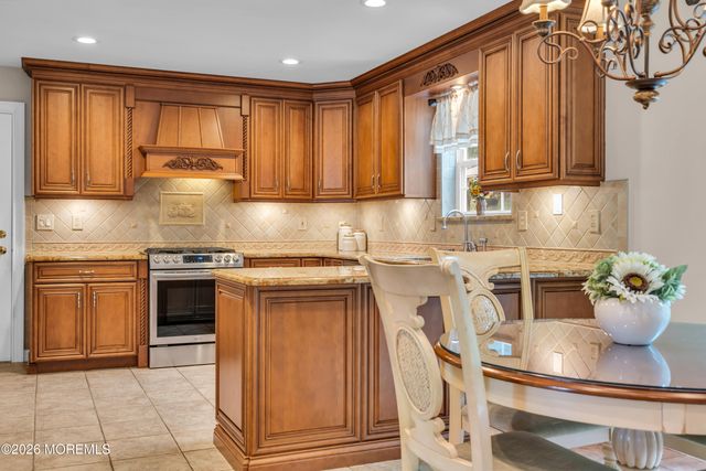 10 Cottonwood Drive, Jackson, NJ 08527