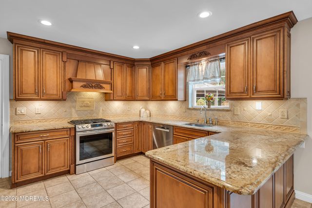 10 Cottonwood Drive, Jackson, NJ 08527