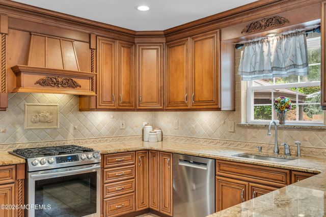 10 Cottonwood Drive, Jackson, NJ 08527
