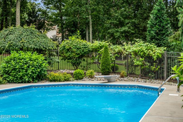 10 Cottonwood Drive, Jackson, NJ 08527