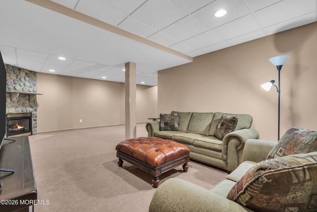 10 Cottonwood Drive, Jackson, NJ 08527