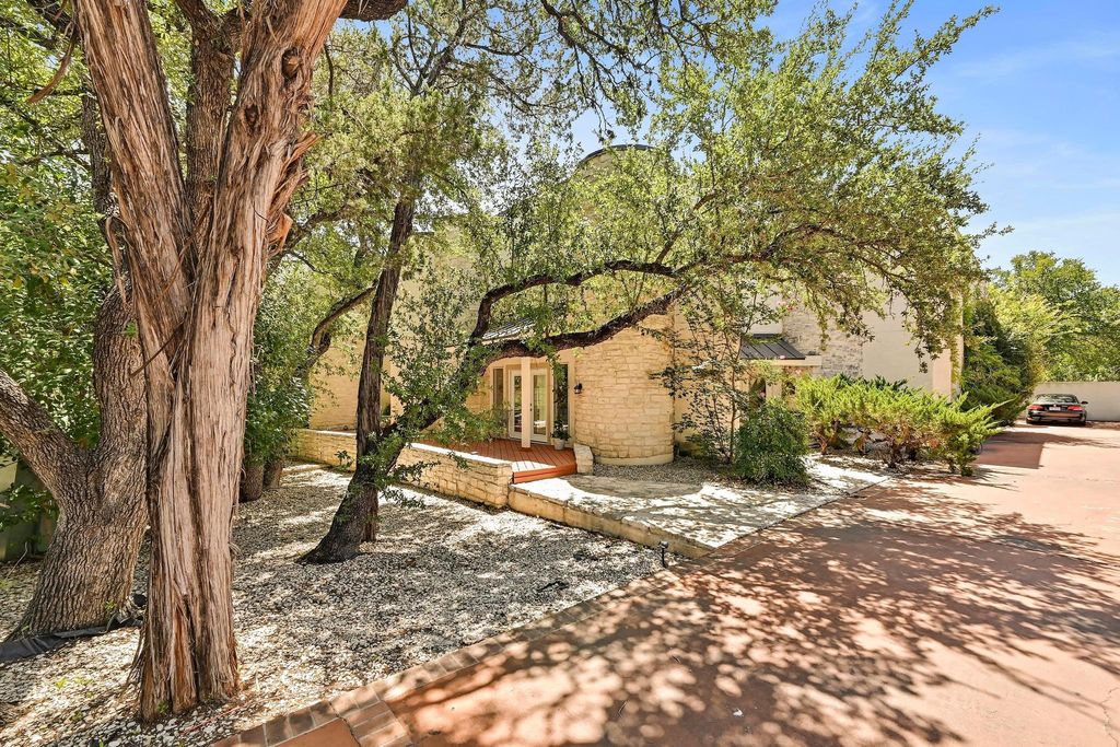 1 Crystal Springs CT F, The Hills, TX 78738