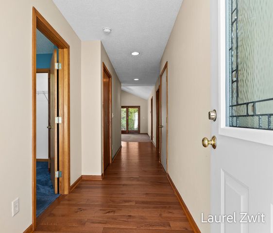 17020 Grandview Drive, Ferrysburg City, MI 49456