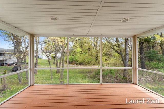 17020 Grandview Drive, Ferrysburg City, MI 49456