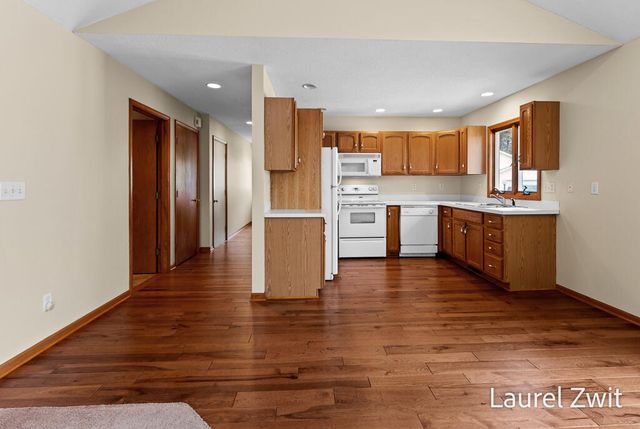 17020 Grandview Drive, Ferrysburg City, MI 49456