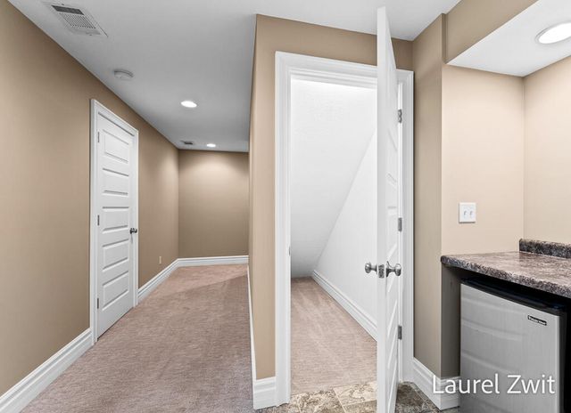 17020 Grandview Drive, Ferrysburg City, MI 49456