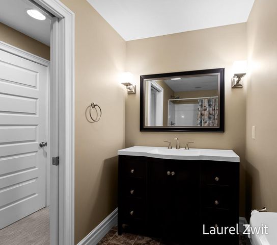 17020 Grandview Drive, Ferrysburg City, MI 49456